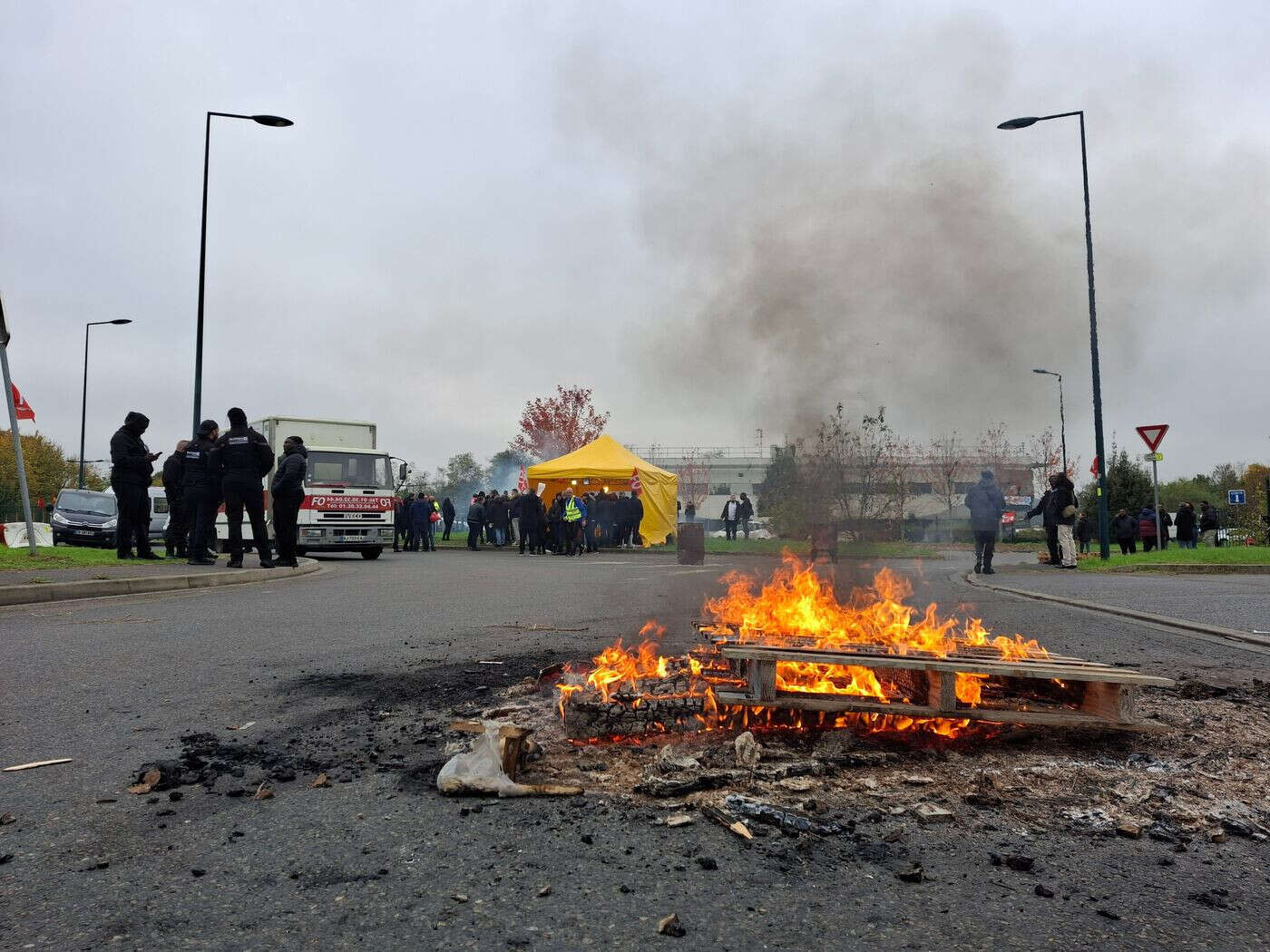 Le préfet envoie les forces de l’ordre lever le blocage du dépôt de bus de Cergy-Pontoise