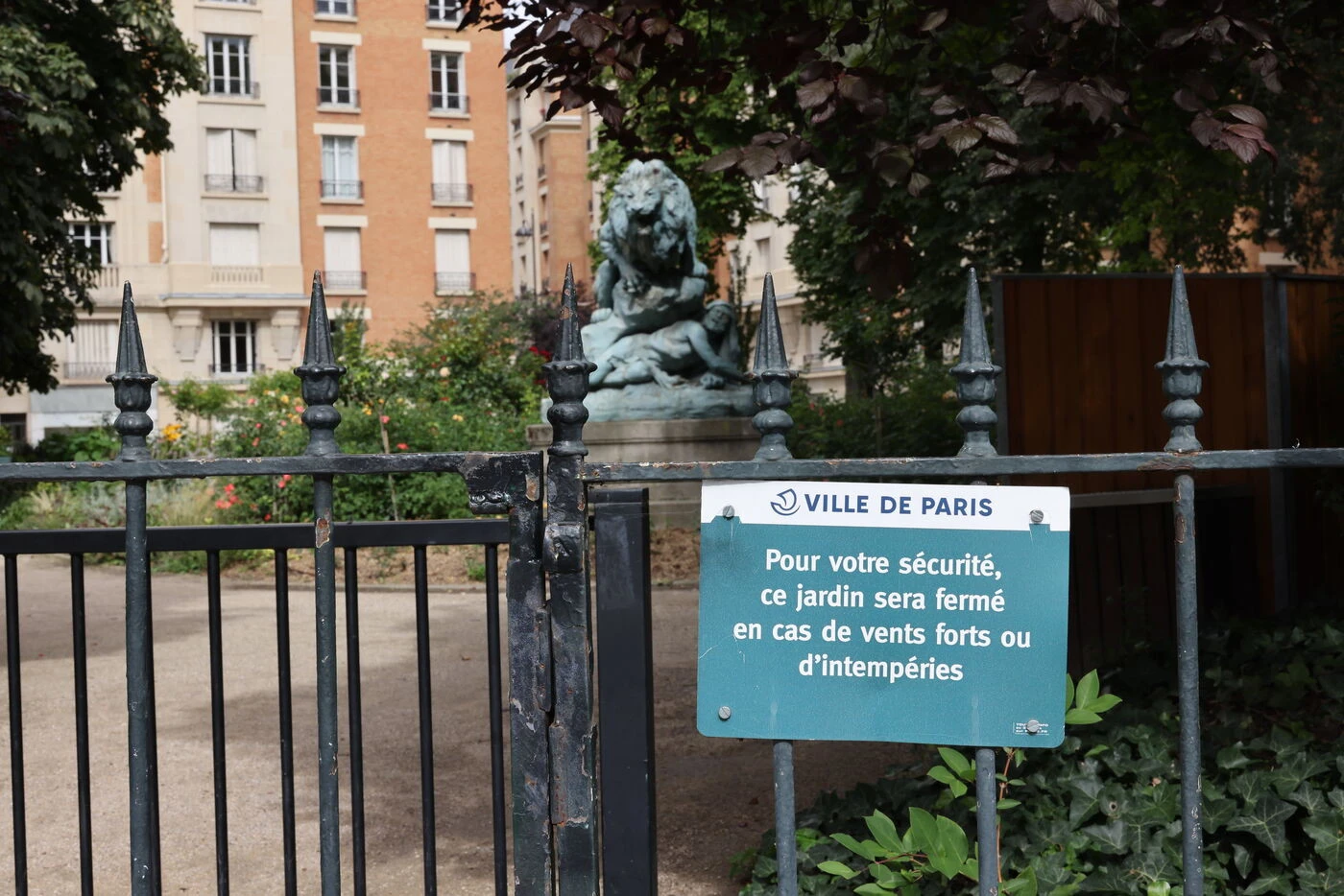 Tempête Benjamin : tous les parcs et jardins fermés ce jeudi à Paris, les extérieurs du château de Versailles inaccessibles à partir de midi