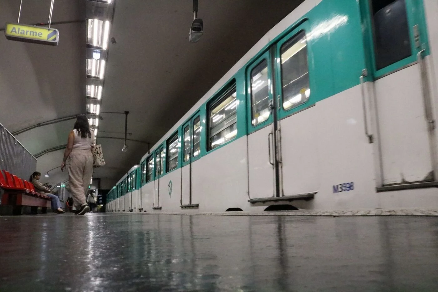 « Serial piqueuse » dans le métro : la femme interpellée agressait au hasard… et sans seringue