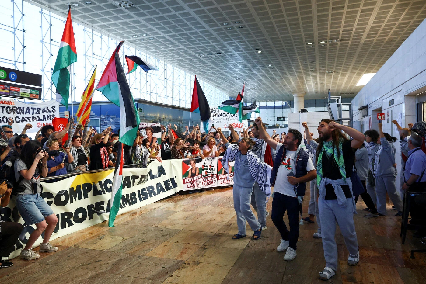 Espagne : heurts au retour de militants de la « Flottille pour Gaza », Israël demande « une explication du gouvernement espagnol »