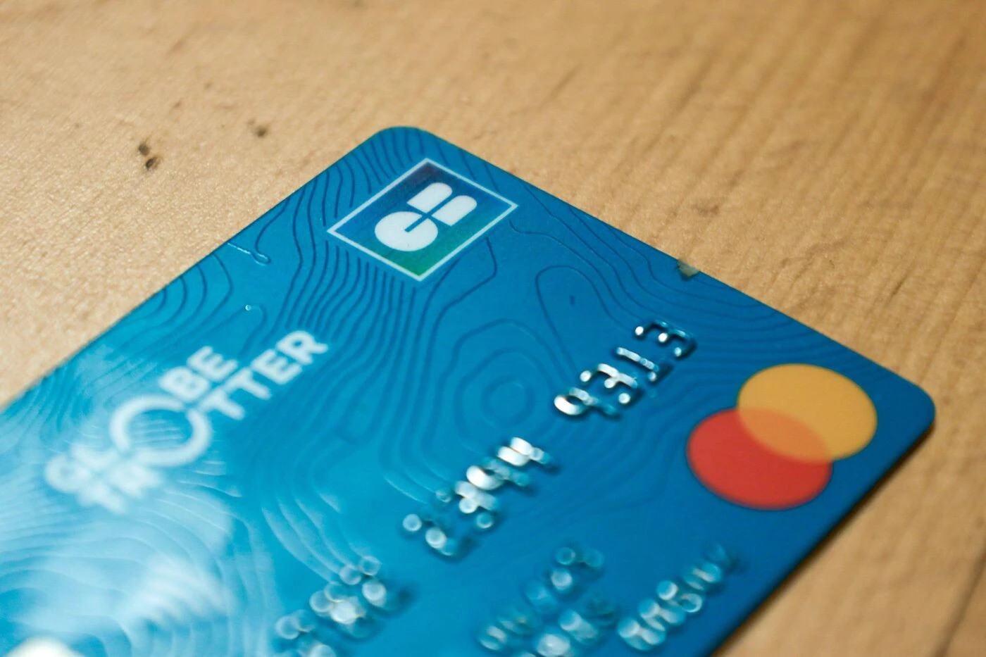Issy : ils se font passer pour des employés de banque pour récupérer la carte bleue de leur victime à domicile