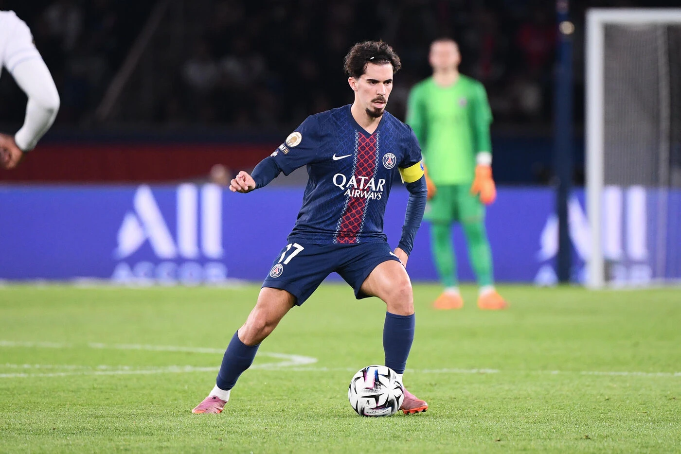 Barcelone - PSG : les doutes se lèvent autour de Vitinha mais pas pour Kvaratskhelia