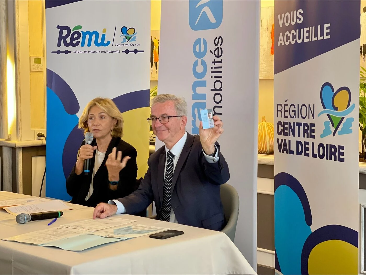 Enfin un passe transport unique pour les abonnés des lignes Dreux-Paris et Montargis-Paris