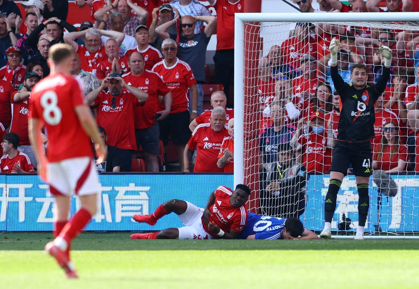 Football : après son opération, l’attaquant de Nottingham Taiwo Awoniyi est sorti du coma artificiel