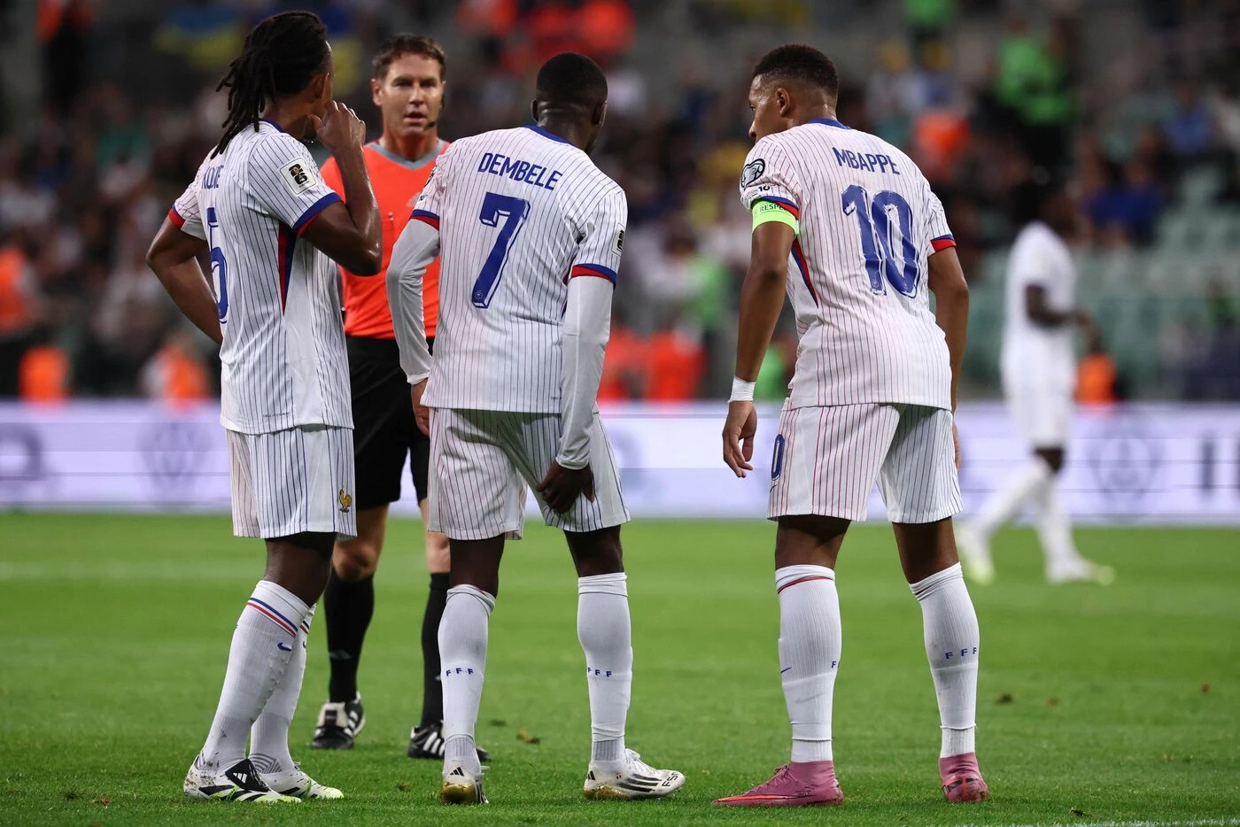 « C’est complètement fou de l’avoir fait jouer » : la blessure de Dembélé met le PSG en colère