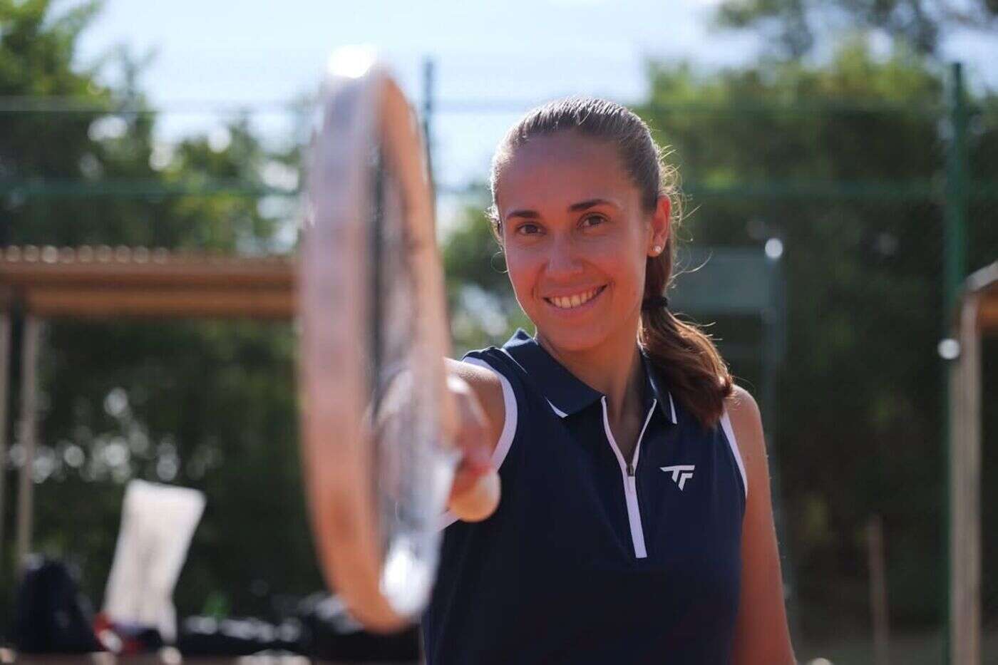 « Pauline versus men » : la n°45 française de tennis défie les hommes sur les courts pour faire taire les préjugés