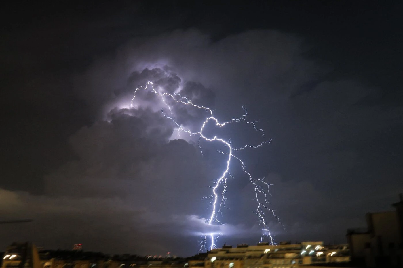 Canicule : les orages « potentiellement forts » vont-ils limiter la hausse des températures ?