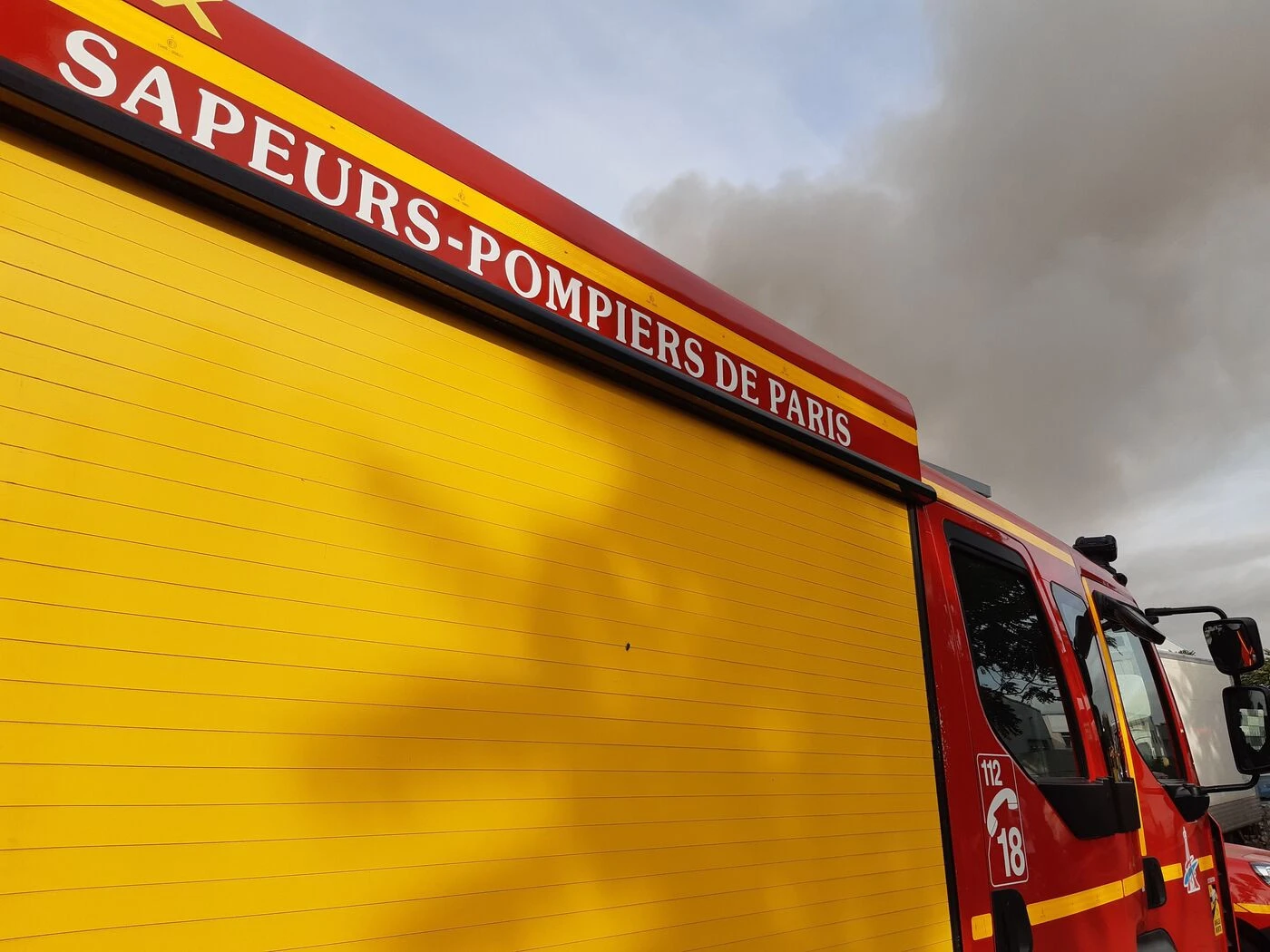 Trois personnes entre la vie et la mort après l’incendie d’une « installation précaire » sous le pont de Bondy