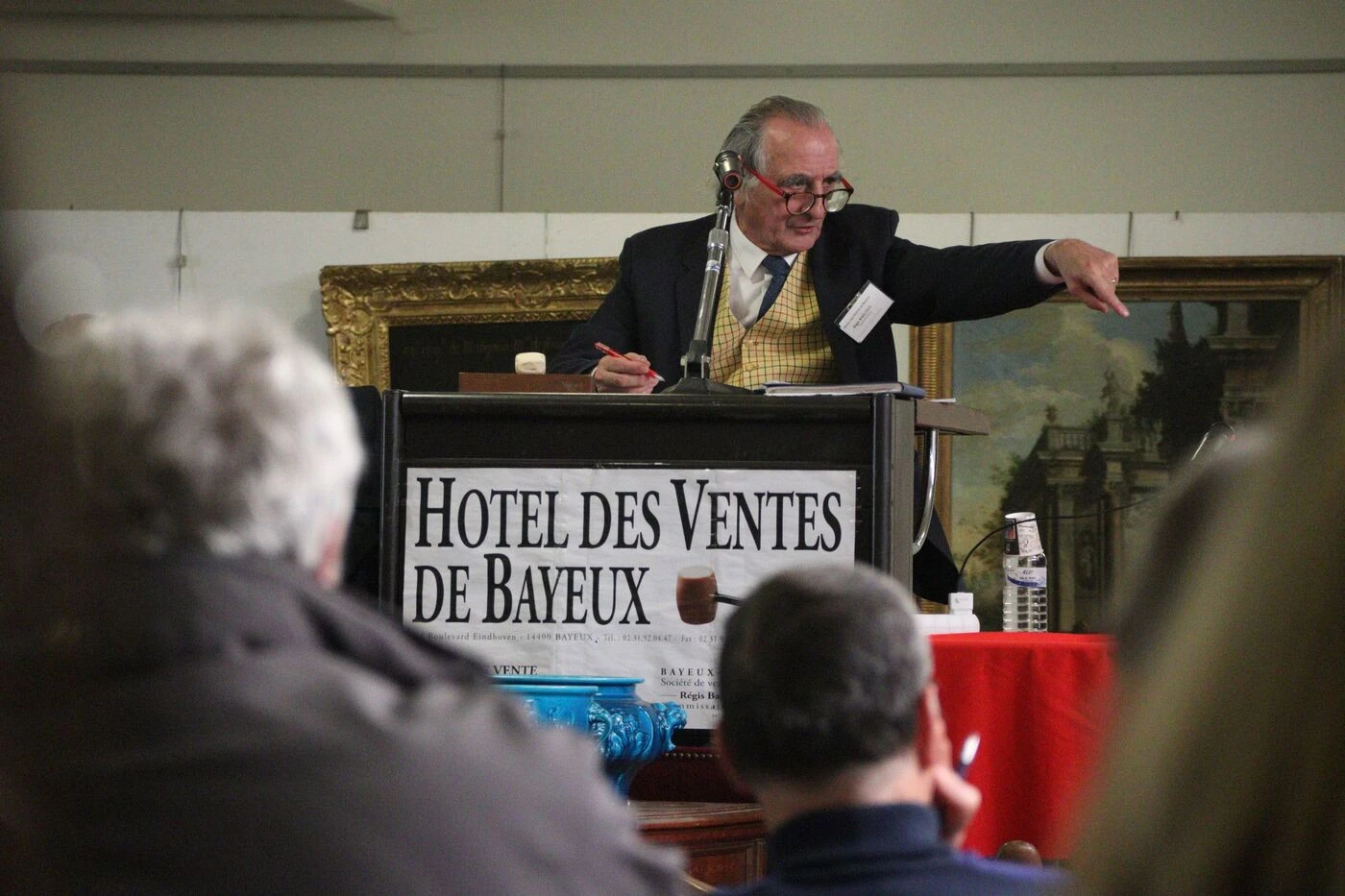 « Le casse du Louvre a peut-être donné des idées à certains… » : pièces d’or, bijoux et argenterie volés à la salle des ventes de Bayeux