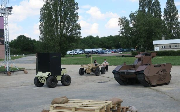 Yvelines : à Versailles-Satory, un camp d’entraînement pour les robots militaires de demain