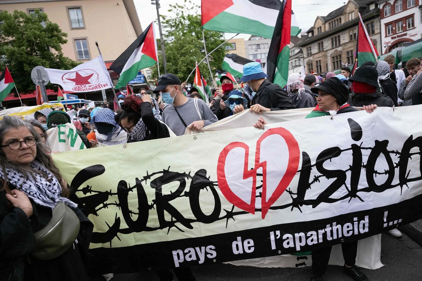 Eurovision : des centaines de personnes manifestent à Bâle contre la participation d’Israël