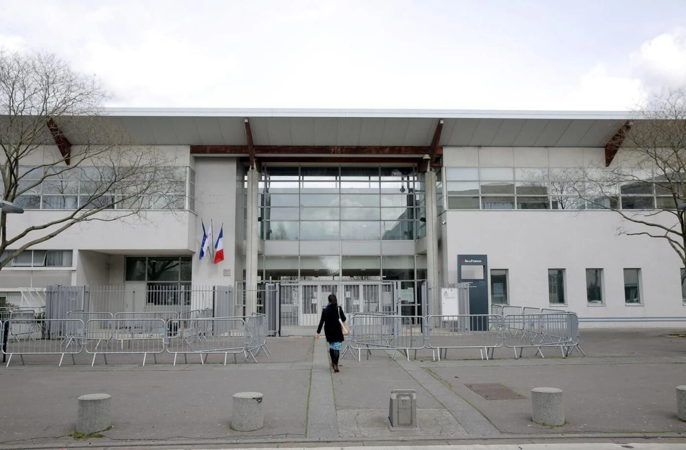 Le Blanc-Mesnil : un bâtiment du lycée Mozart fermé en urgence, des préfabriqués livrés pour la rentrée