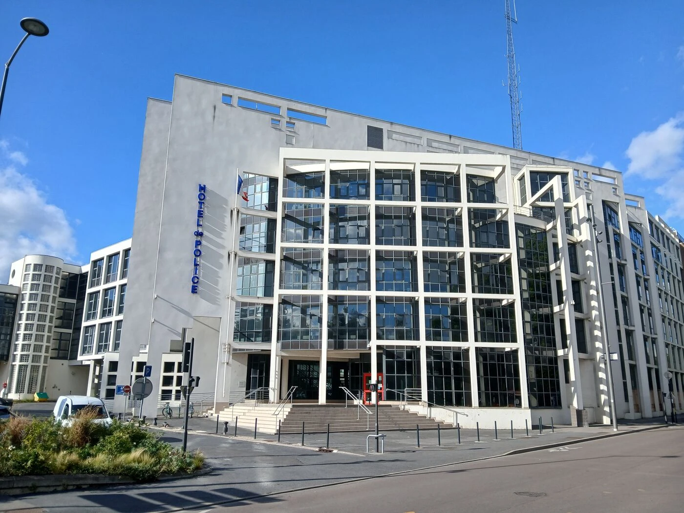 Appel à témoins lancé après l’agression de 7 policiers à Reims