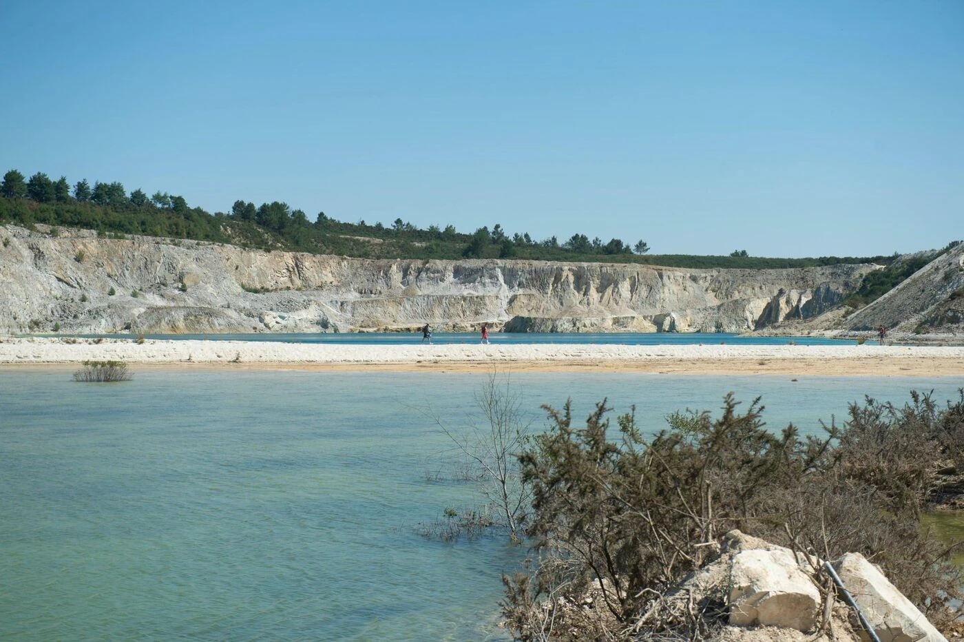 Pour lutter contre la sécheresse, le Finistère achète une ancienne carrière devenue lac artificiel dans les monts d’Arrée