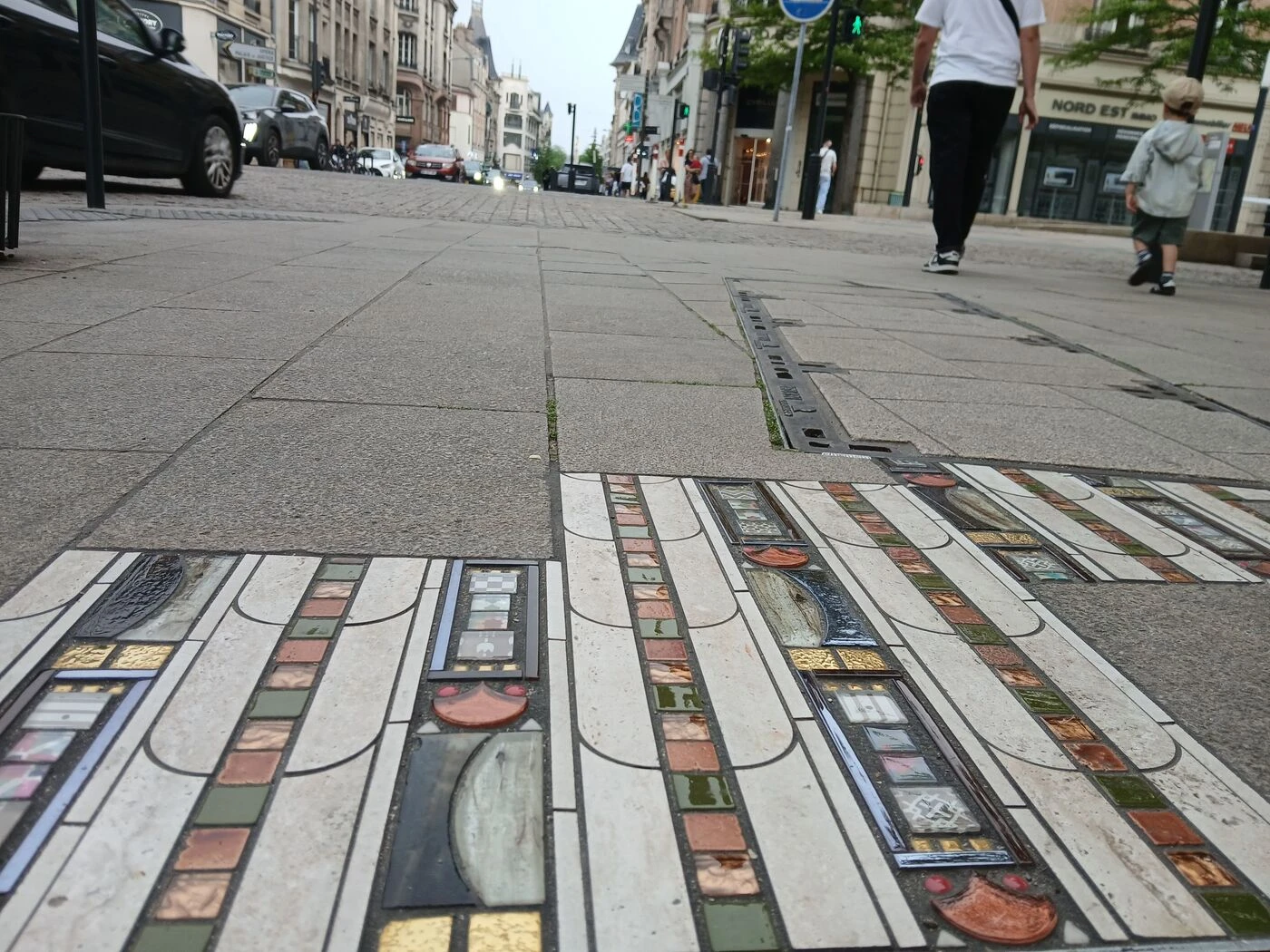 Du street art Art déco dans les rues de Reims pour célébrer le centenaire de sa reconstruction