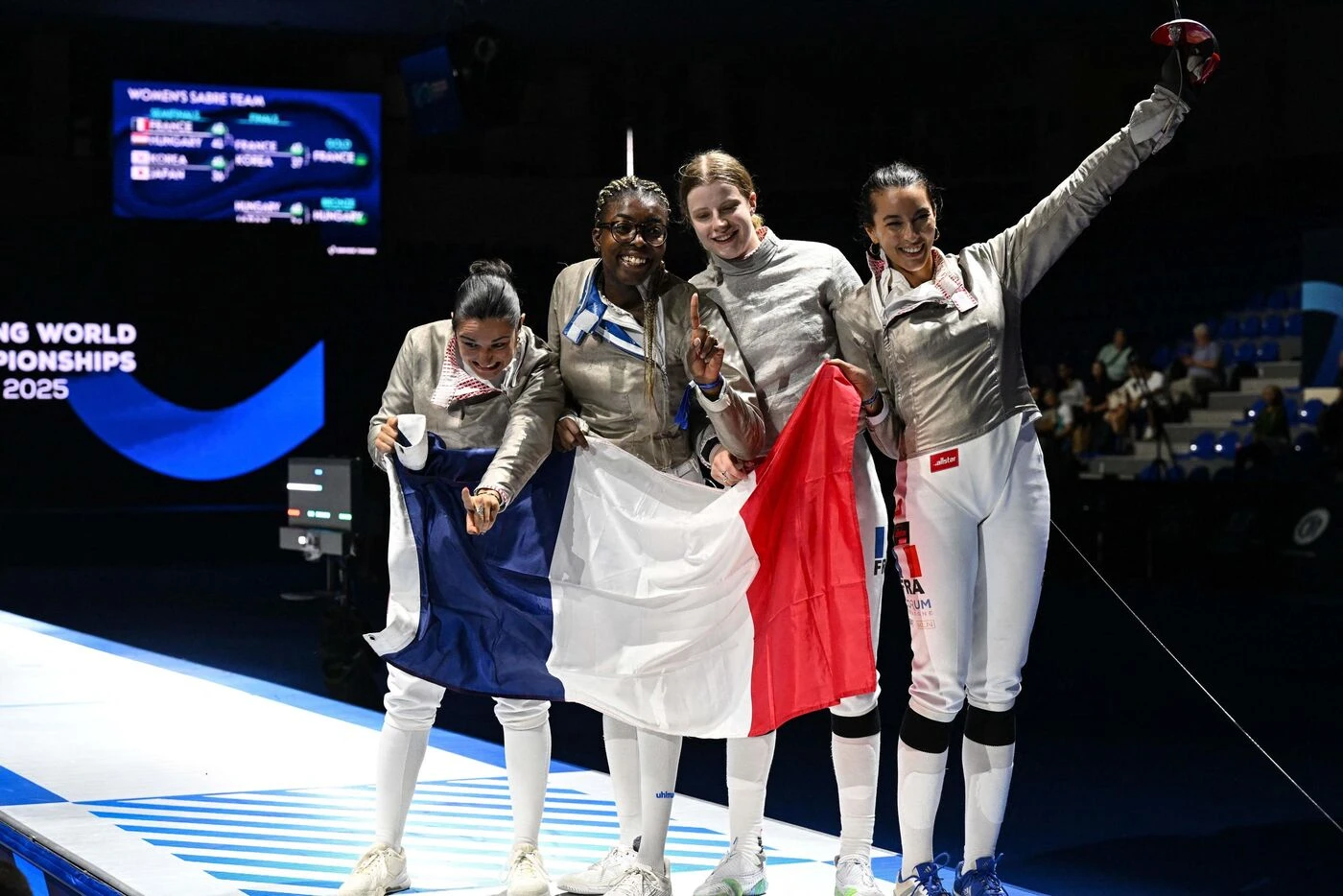 Mondiaux d’escrime : la joie des sabreuses françaises sacrées championnes du monde par équipes