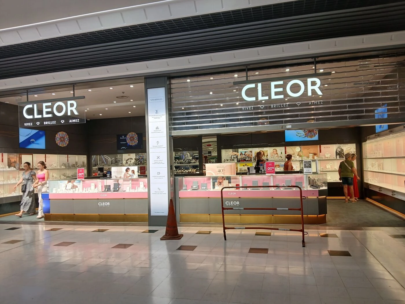 « Une affaire de professionnels » : 100 000 euros de bijoux dérobés pendant la nuit dans un centre commercial près de Reims
