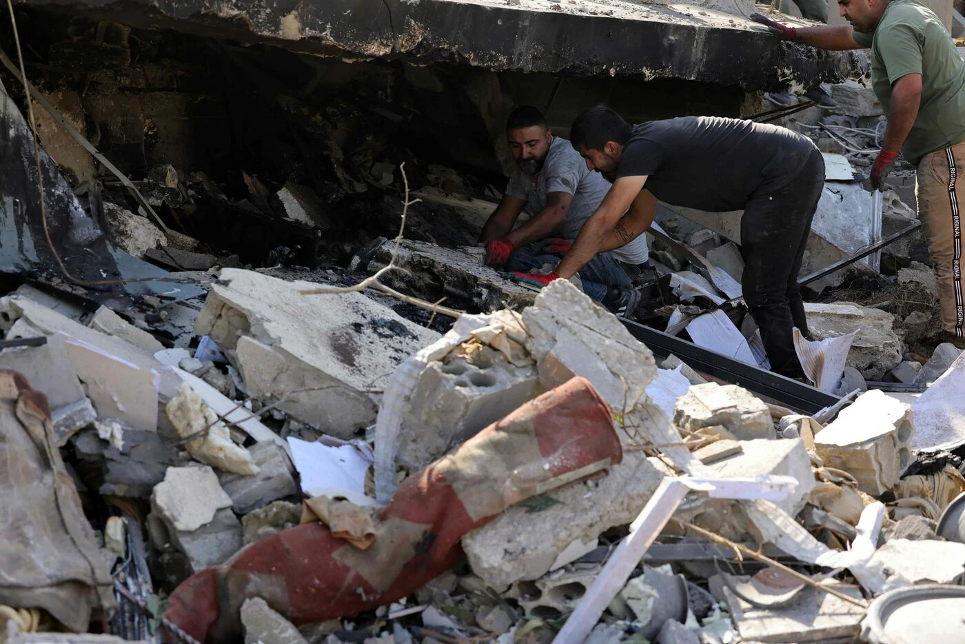 Malgré un cessez-le-feu, des frappes israéliennes tuent trois personnes et font plusieurs blessés au Liban