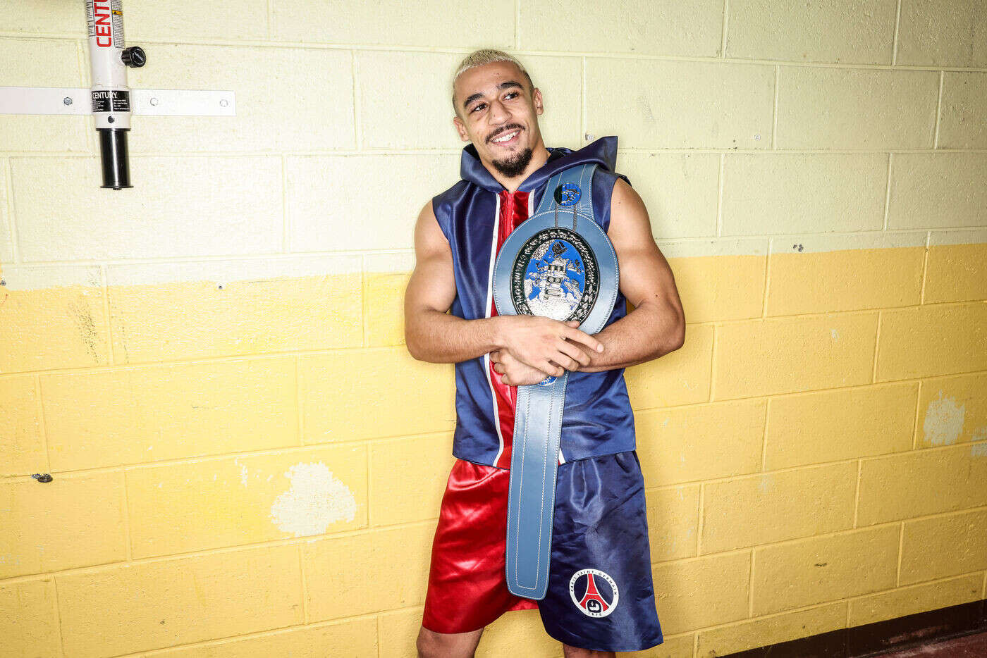 Boxe : les Franciliens El Hadri et Jkitou brillent aux Mureaux et décrochent deux ceintures WBC Silver