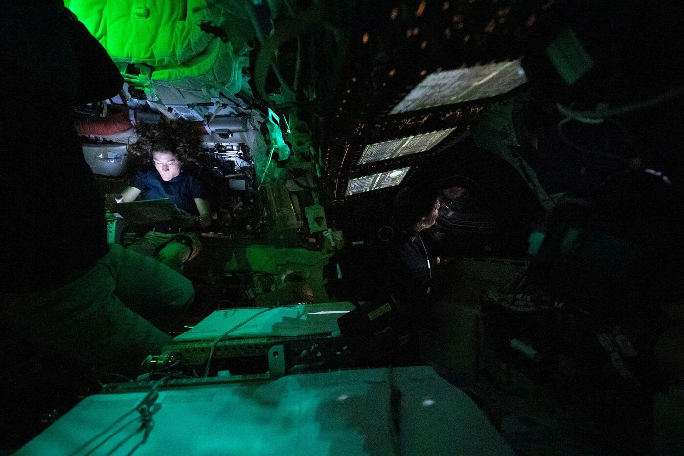 « Le moral est au beau fixe » : les astronautes d’Artémis sont désormais plus proches de la Lune que de la Terre