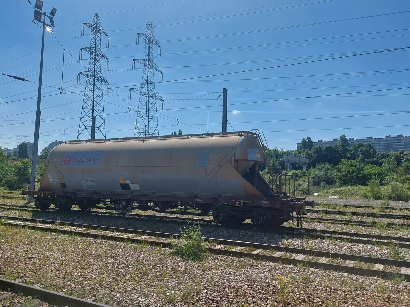Gennevilliers : un ado de 15 ans très gravement brûlé après avoir été électrisé sur les voies ferrées