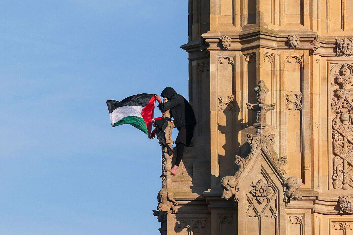 Londres : l’activiste palestinien qui a gravi Big Ben arrêté