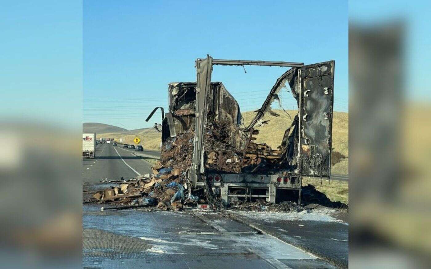 Un camion se renverse sur l’autoroute, 15 tonnes de chocolat fondu finissent sur le bitume en Californie