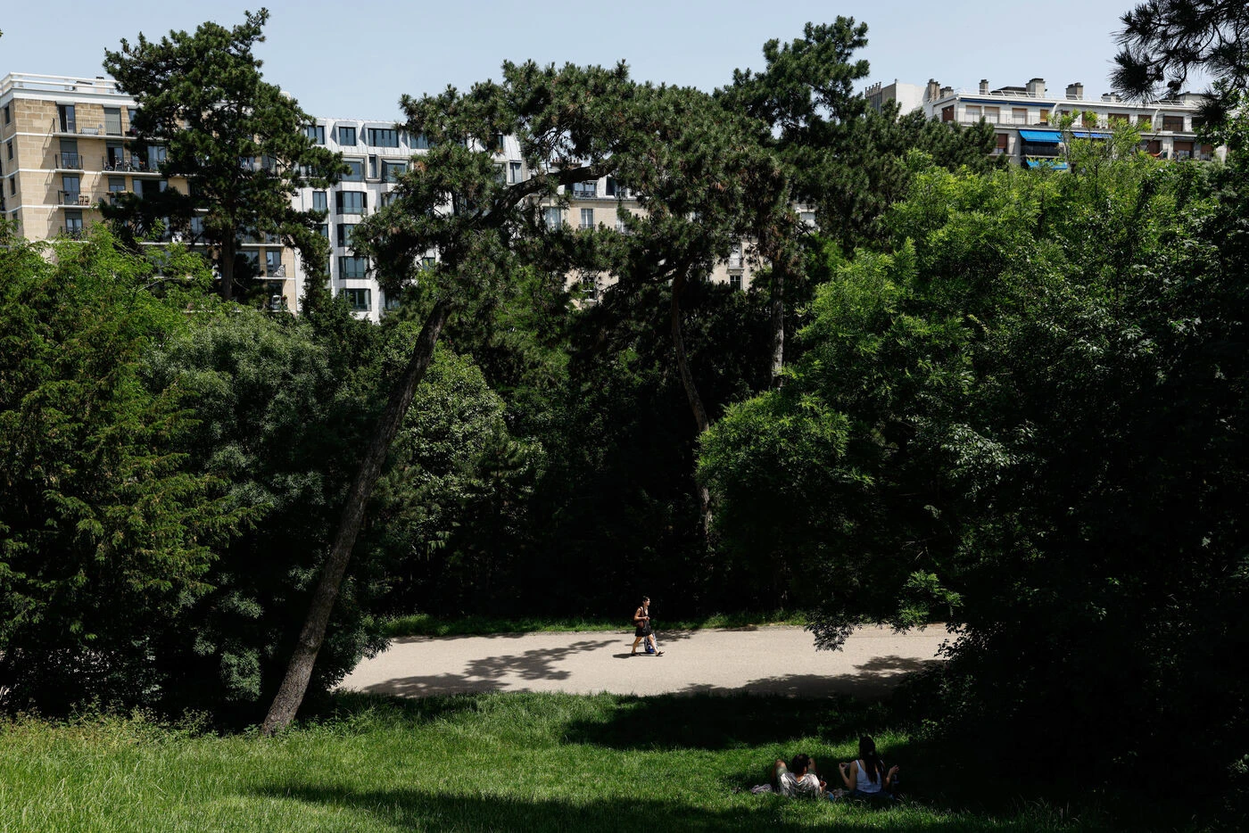 Fortes chaleurs à Paris : Buttes-Chaumont, Montsouris… certains parcs ouverts jusqu’à minuit