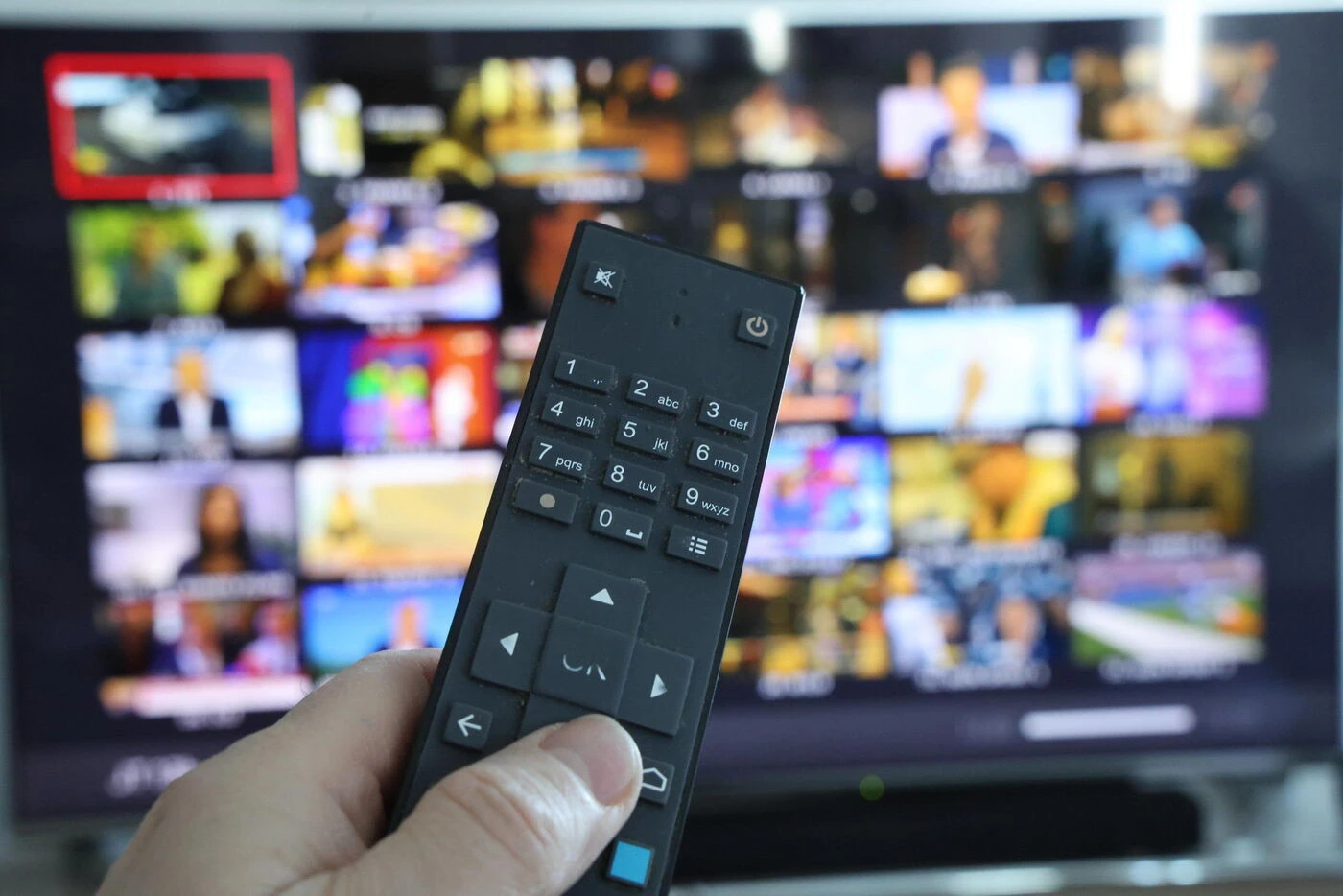 « Une brève coupure » : pourquoi des chaînes de télé pourraient s’interrompre dans la nuit du 5 au 6 juin