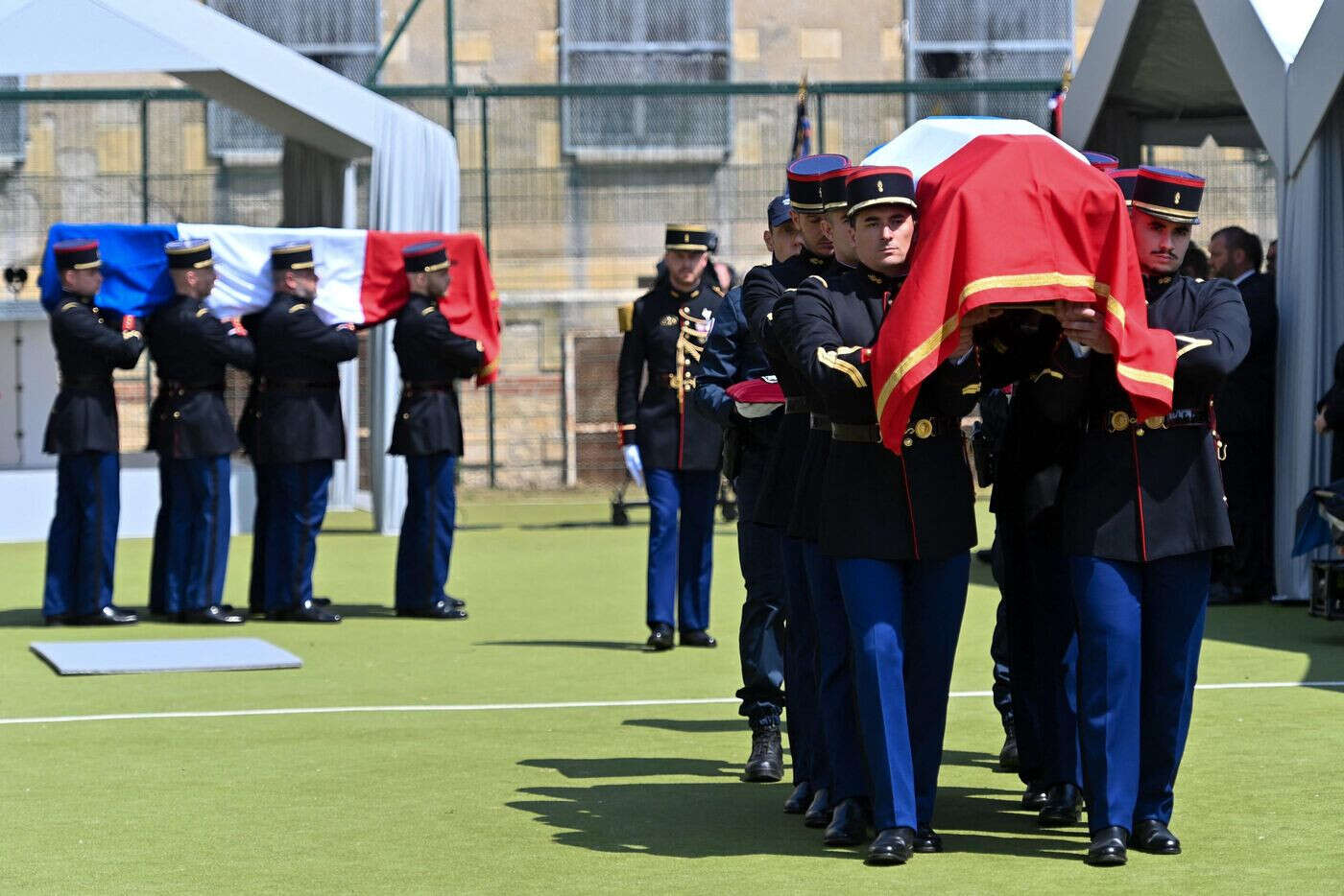 Évasion de Mohamed Amra : le Premier ministre donne son feu vert à une plaque en hommage aux agents morts au péage d’Incarville