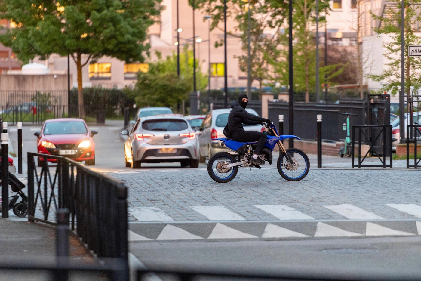 Élu agressé lors d’un rodéo urbain en Gironde : les quatre gardes à vue levées sans poursuites