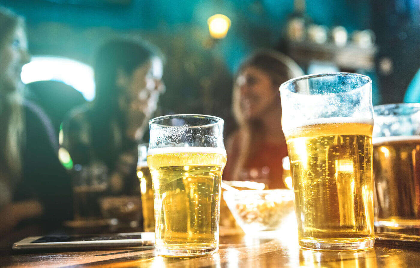 Alcool : les médecins doivent être davantage sensibilisés aux risques chez les femmes, juge la HAS