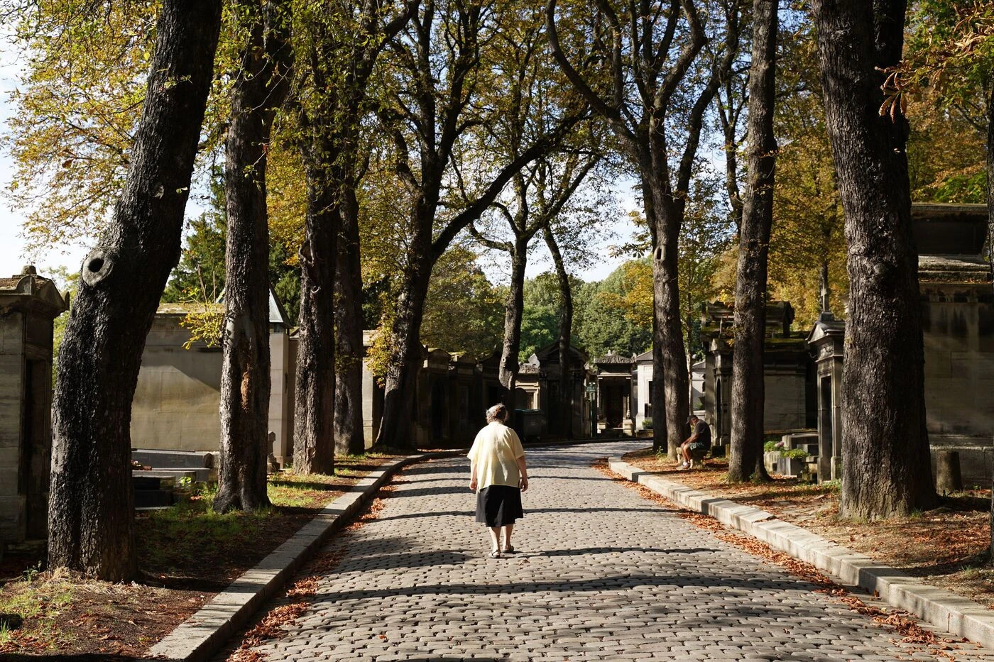 « Les économies de toute une vie » : une Parisienne lègue 280 000 euros à la Ville en échange de l’entretien de deux tombes