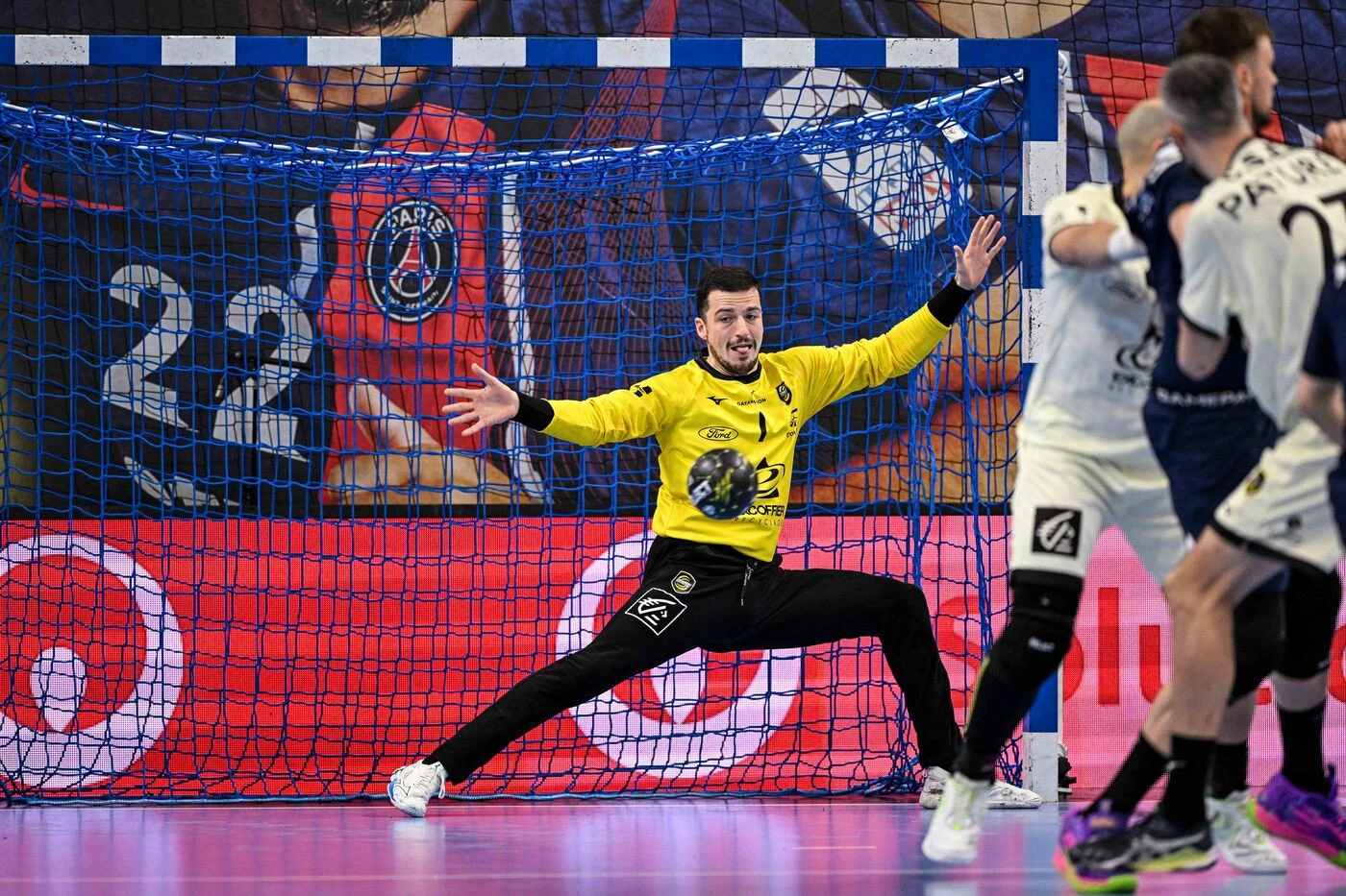 « Inacceptable » : un joueur de handball croate viré par son club serbe pour avoir assisté à un concert