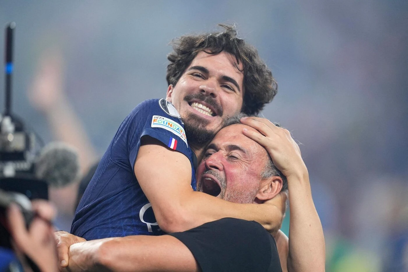 « C’est le personnage principal de cette équipe » : le vibrant hommage de Vitinha à Luis Enrique après le titre