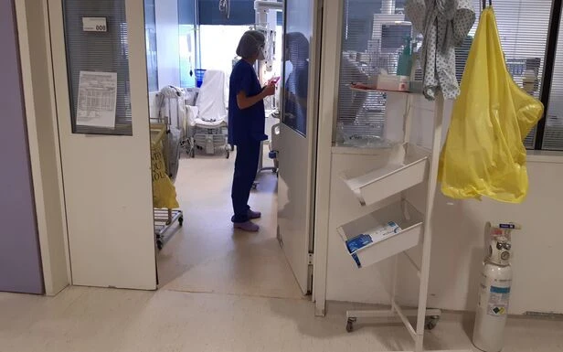 Covid-19 en France : 33 nouveaux décès et 9100 hospitalisations