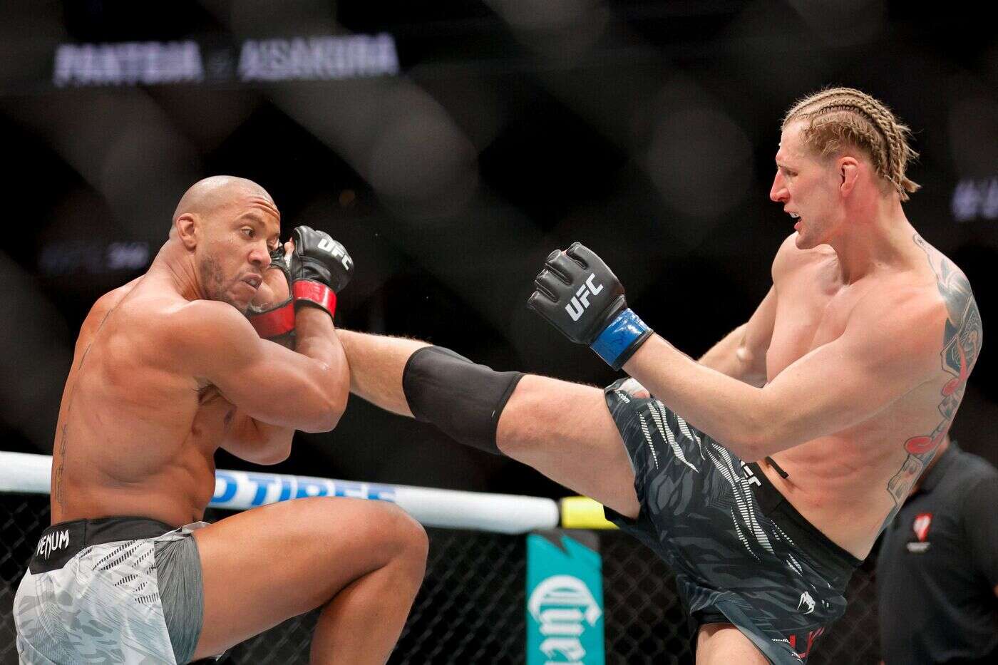 « Pas content de ma performance » : malmené, Ciryl Gane s’impose in extremis pour son retour à l’UFC