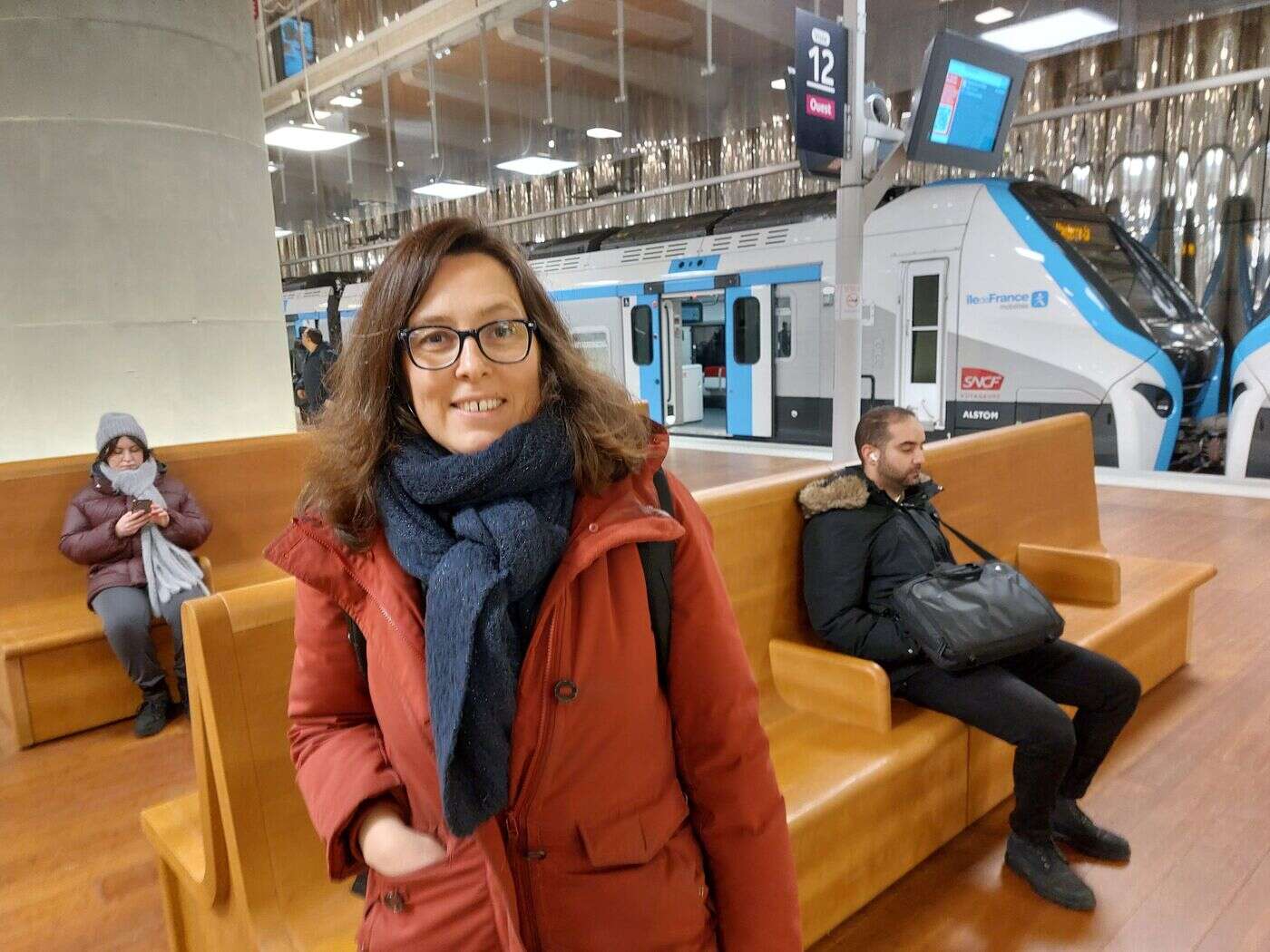 RER E aux heures de pointe jusqu’à Nanterre - la Folie : une première matinée très perturbée