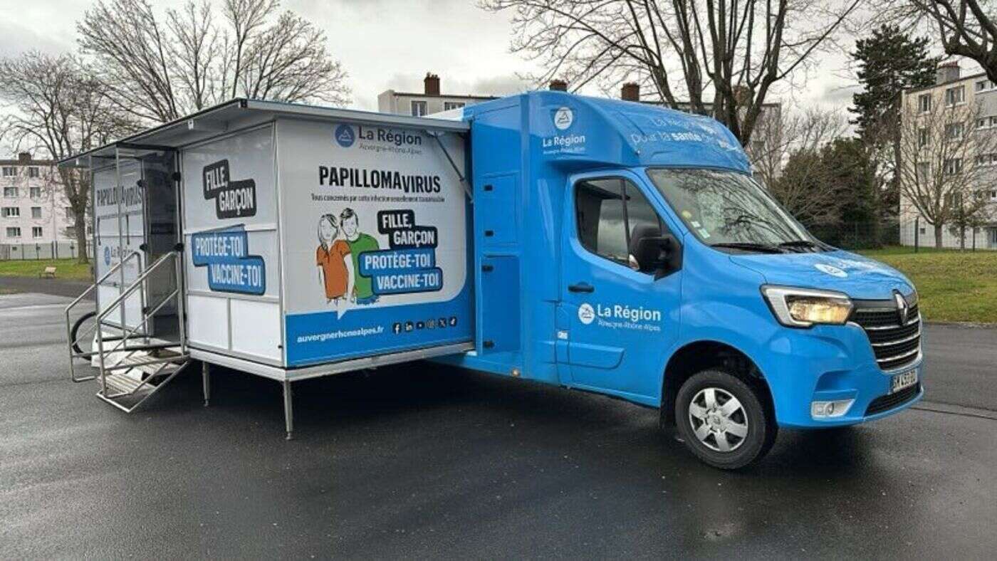 Pour sensibiliser les lycéens aux papillomavirus, un bus de prévention fait escale à Clermont-Ferrand