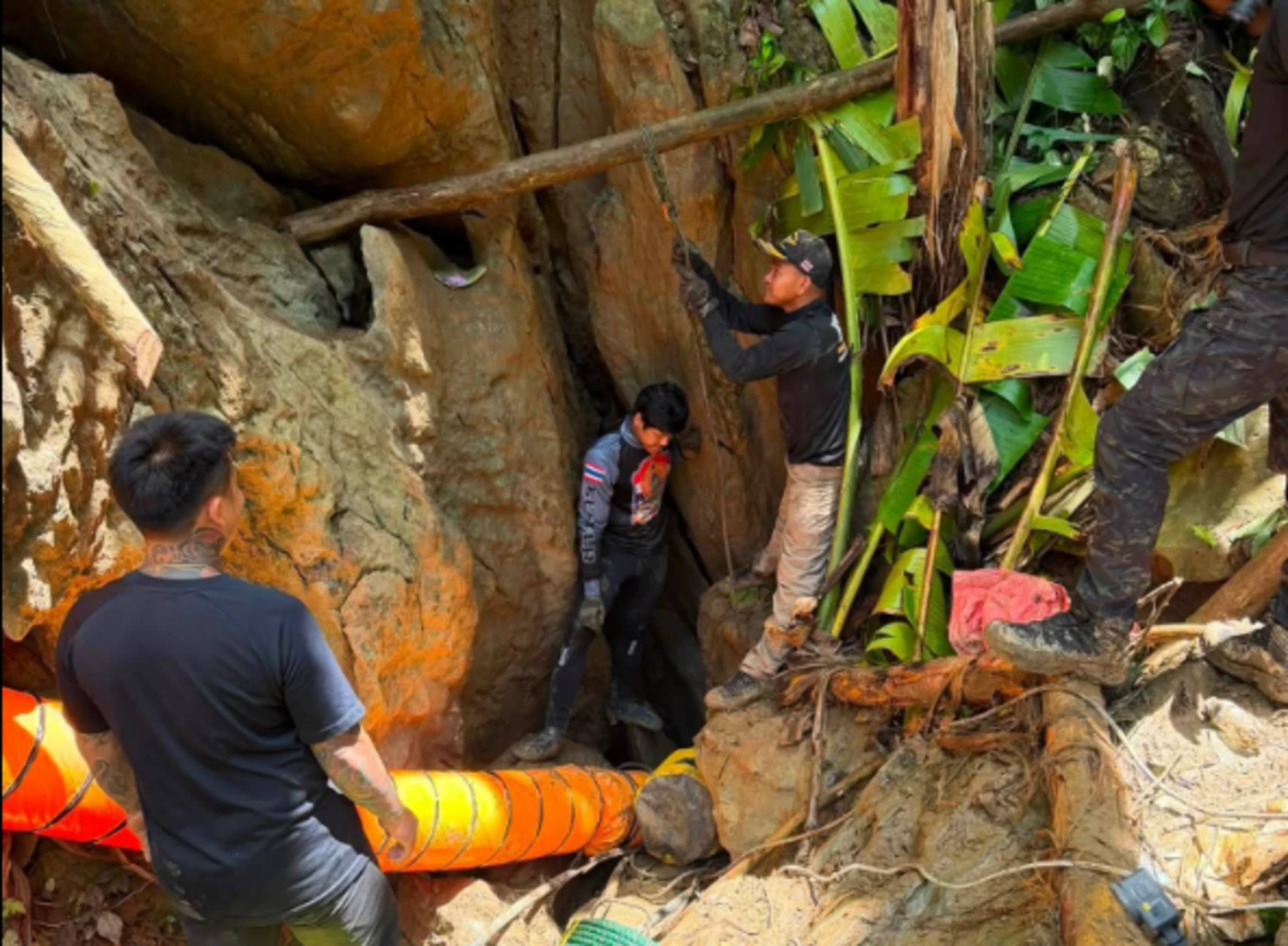 Partis chercher de l’or, sept personnes piégées dans une grotte depuis une semaine au Laos, un a réussi à s’échapper