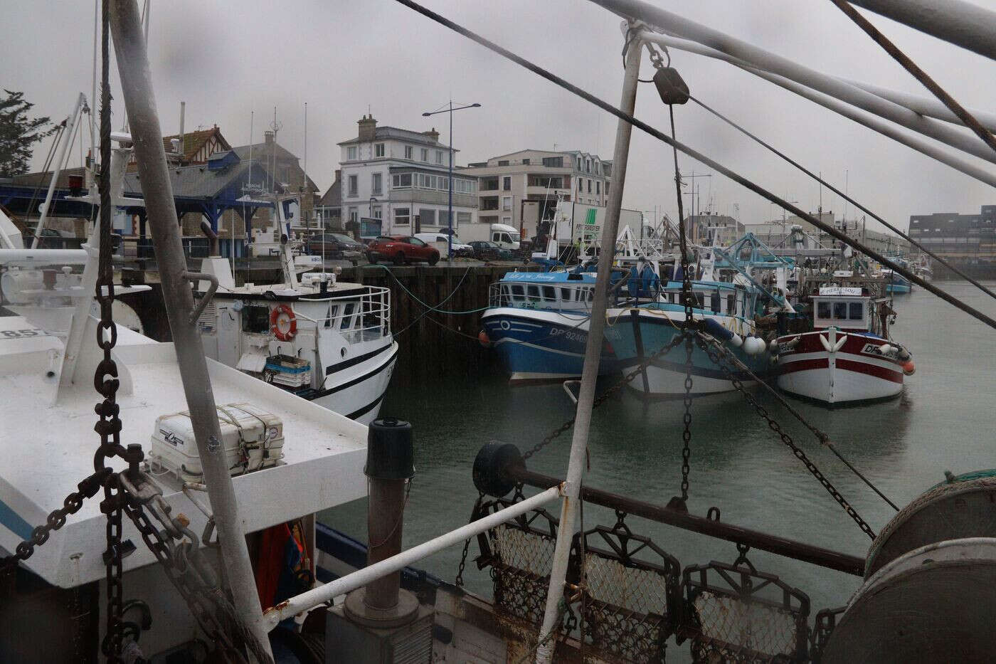 Avec des licences pour la coquille Saint-Jacques incessibles, la vente des bateaux de pêche se grippe en Normandie