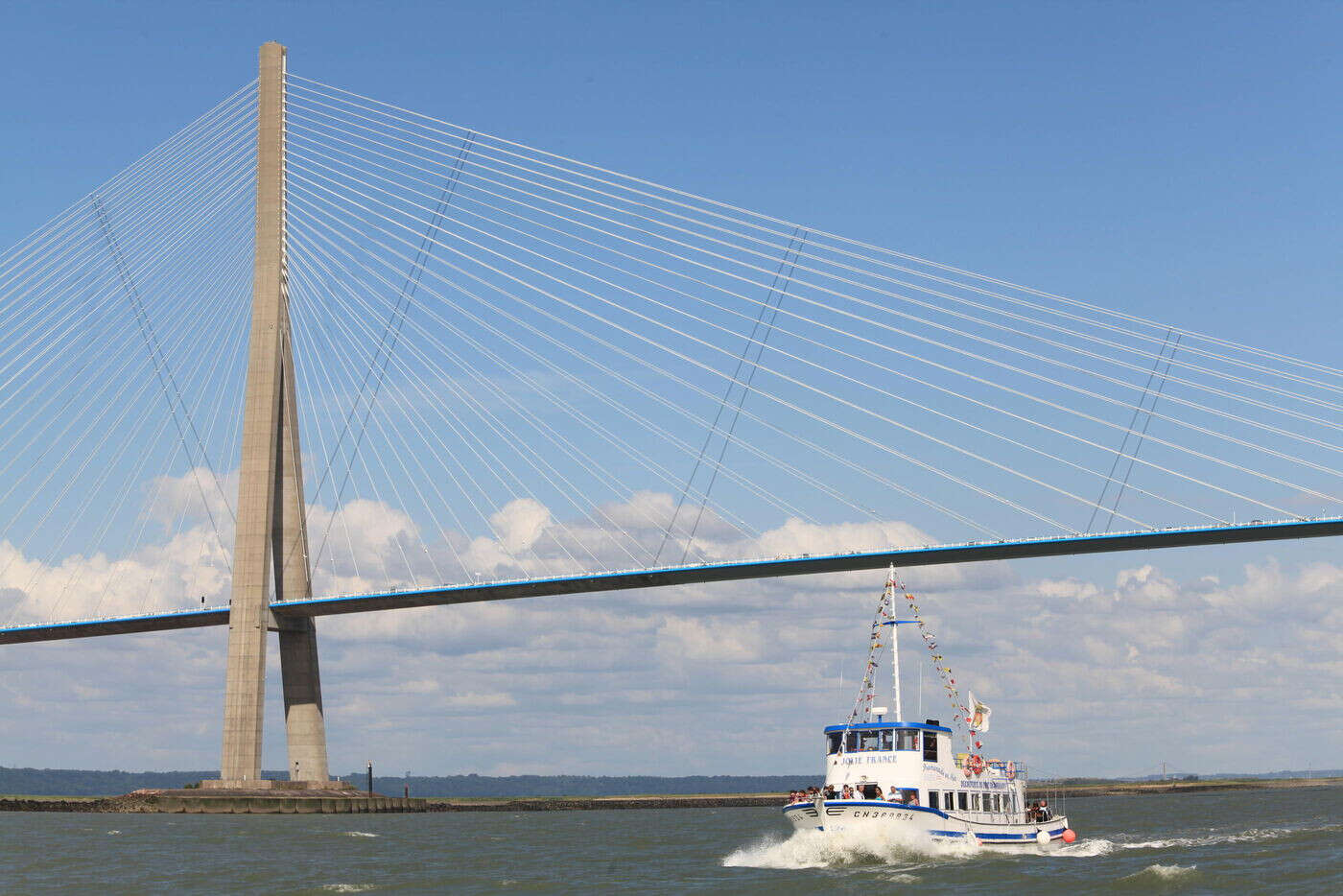 Les vélos grands oubliés du 30e anniversaire du pont de Normandie