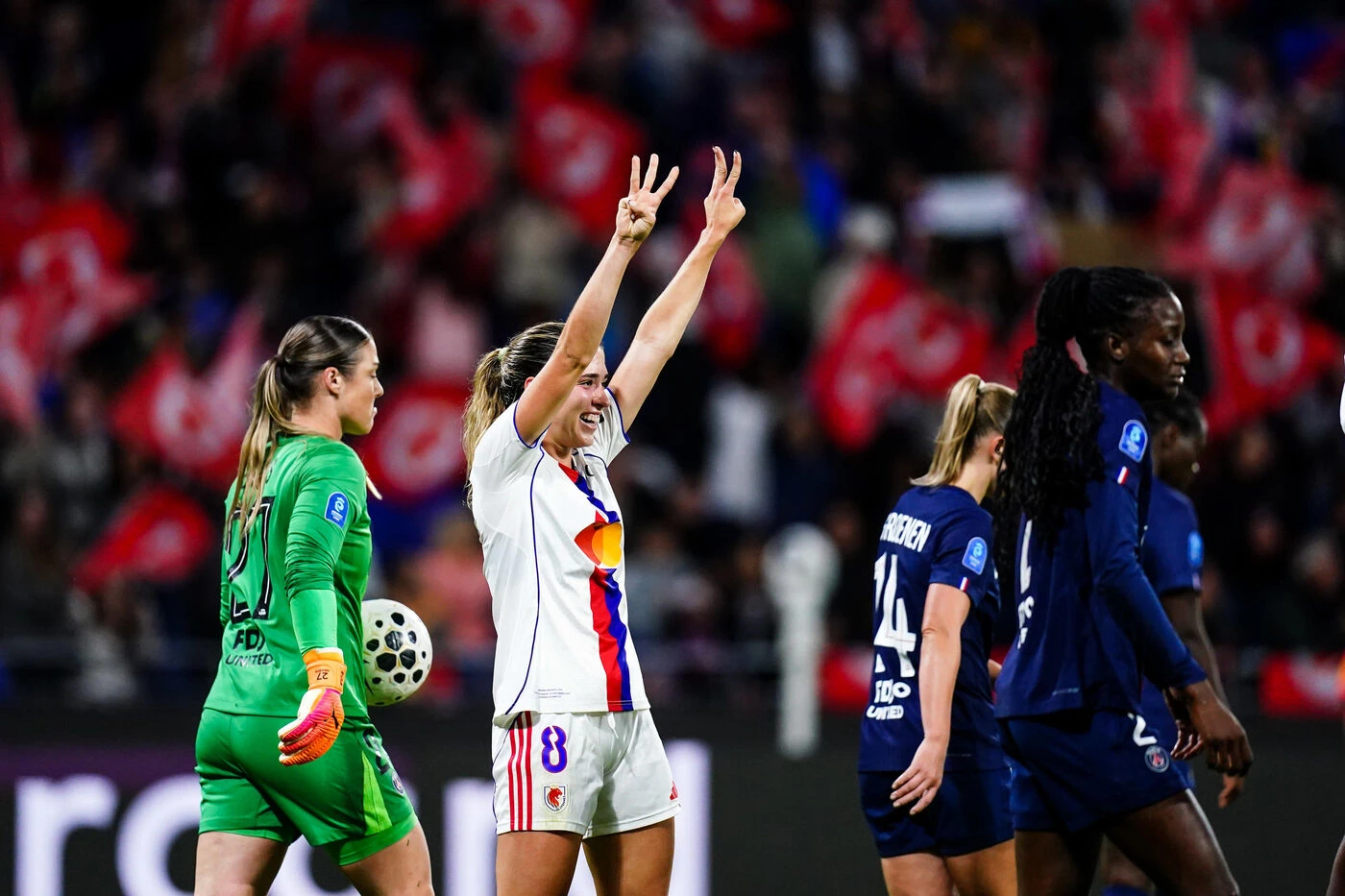 « Une faute professionnelle » : Sakina Karchaoui ne digère pas la débâcle du PSG féminin face à l’OL Lyonnes