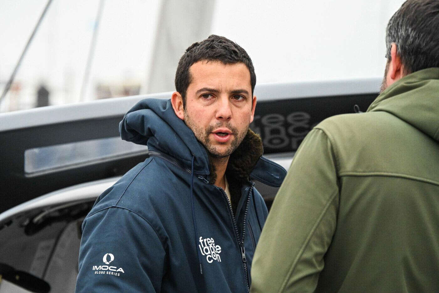 « Je ne voulais pas abandonner le bateau » : l’épique plongée dans l’eau glacée de Guirec Soudée sur le Vendée Globe