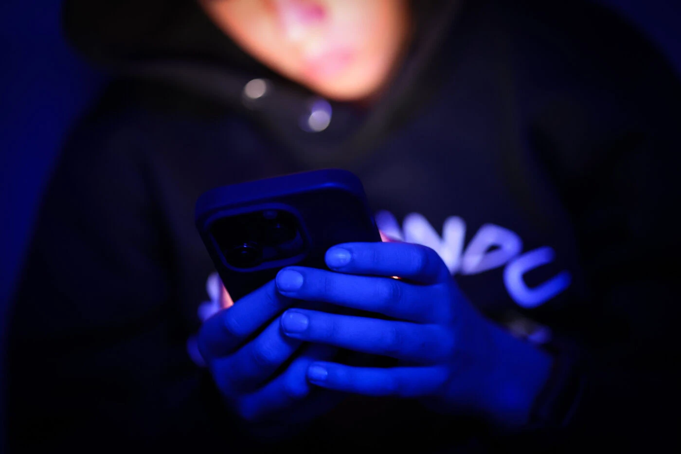 « Vous êtes en train de lui faire la morale ? » : le père de famille échangeait des « nudes » avec une ado de 14 ans