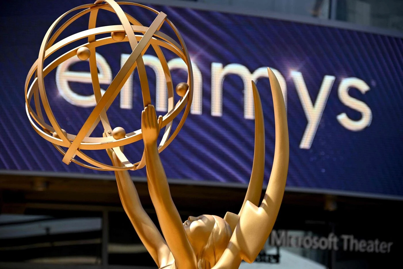 Emmy Awards 2025 : entre super-héros, satire et séries sombres, la télé américaine dévoile ses favoris