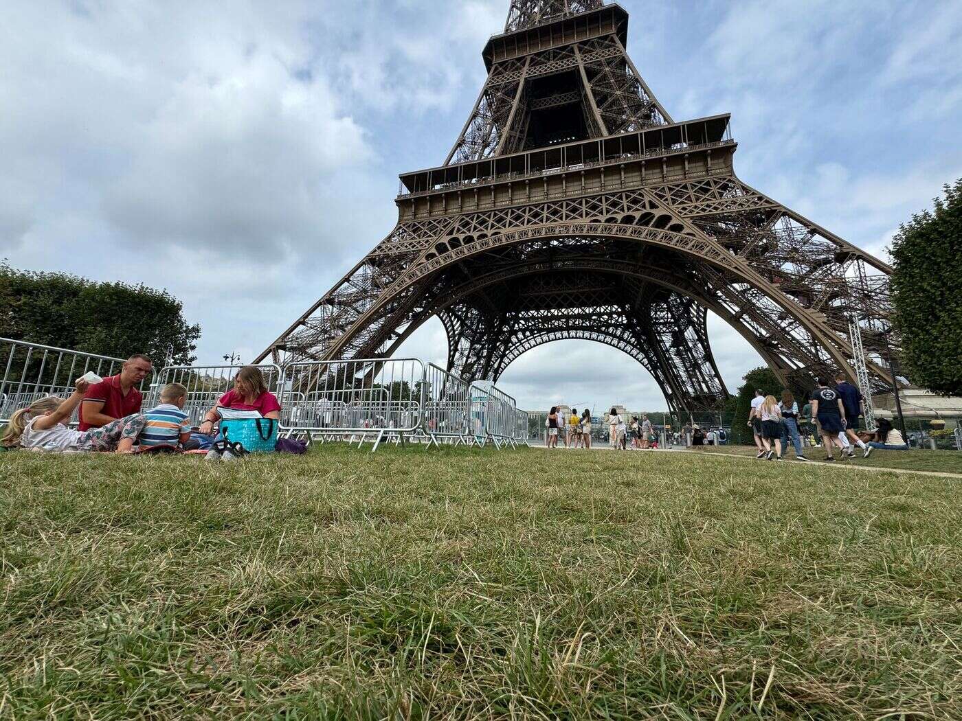 Paris : concours de chevaux, défilés… L’exploitation événementielle du Champ-de-Mars a-t-elle sonné ?