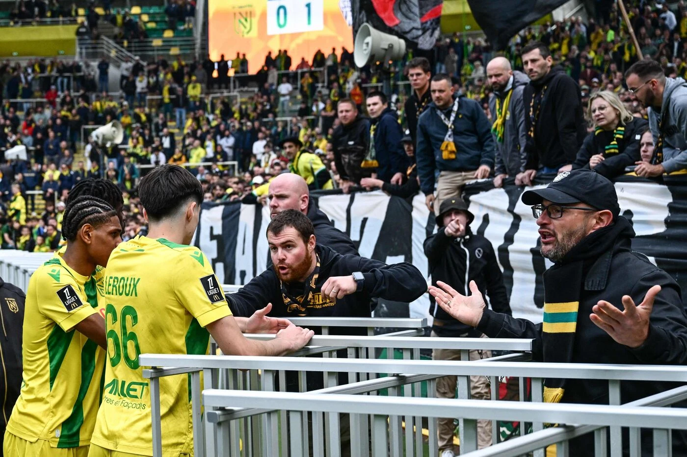 « On se fait chier », « c’est honteux » : les supporters de Nantes furieux après la défaite contre Angers (0-1)