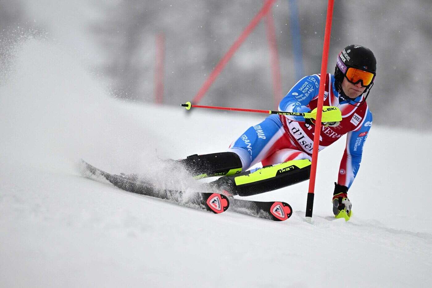 Ski alpin : la vidéo du superbe slalom de Steven Amiez, en tête après la première manche à Val-d’Isère