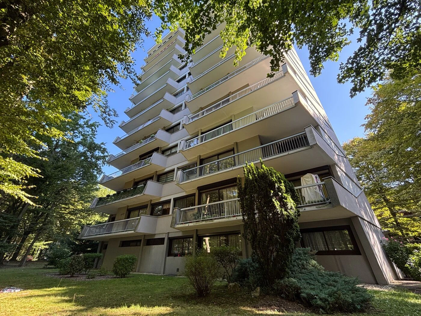 « Je n’ai pas les mots » : à Tremblay-en-France, une adolescente de 15 ans meurt après une chute du 11e étage